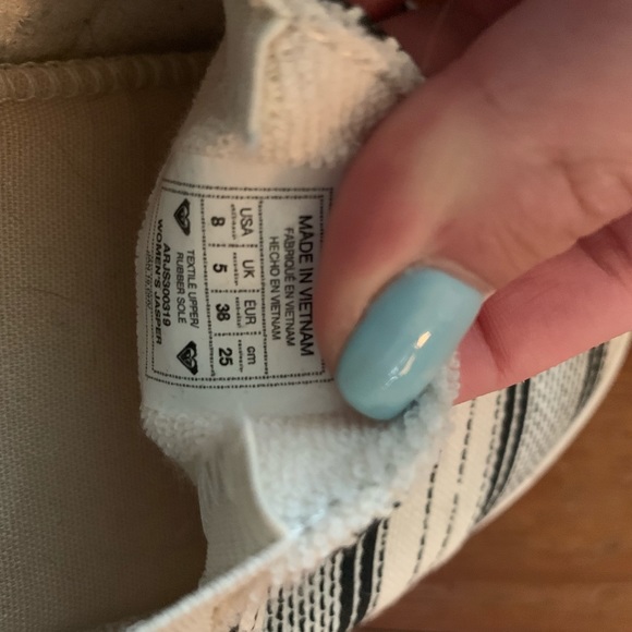 Size 8 Roxy Slip On Sneakers - Picture 4 of 4